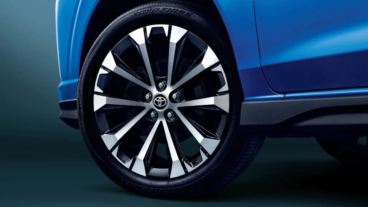 Toyota Veloz with 17" Alloy Rims