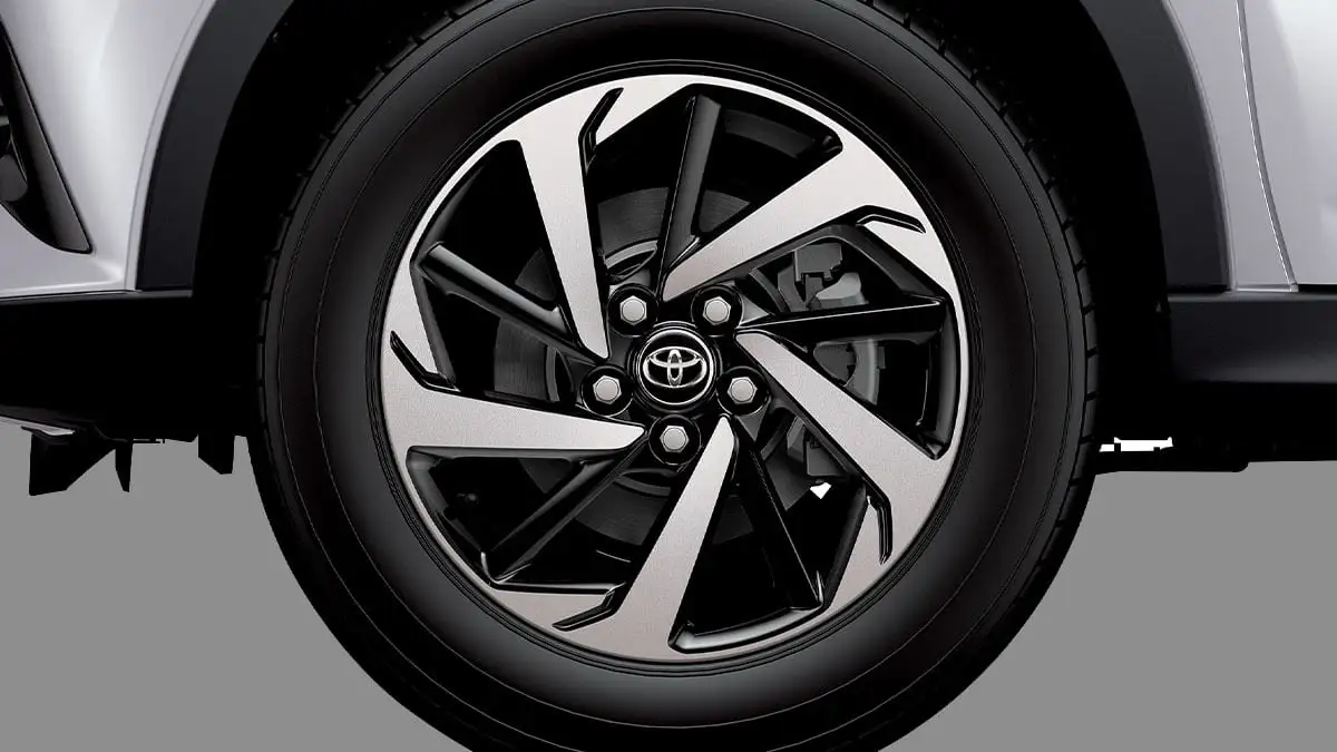 Toyota Rush exterior design with 17" Alloy Rims