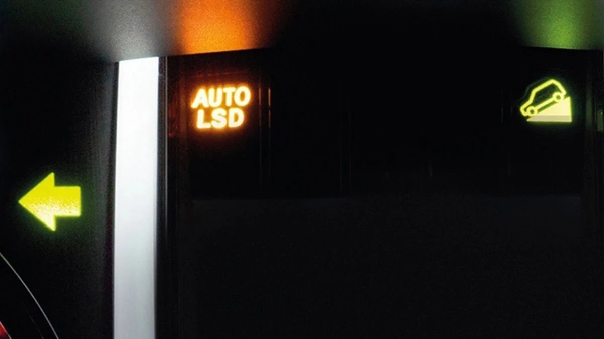 Toyota Fortuner dashboard displaying illuminated AUTO LSD warning light with green turn signal indicators
