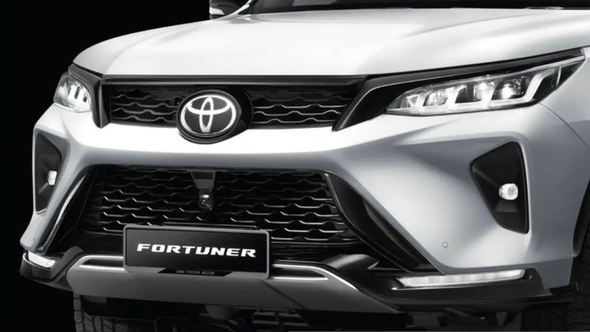 White Toyota Fortuner Front Bumper & Grille