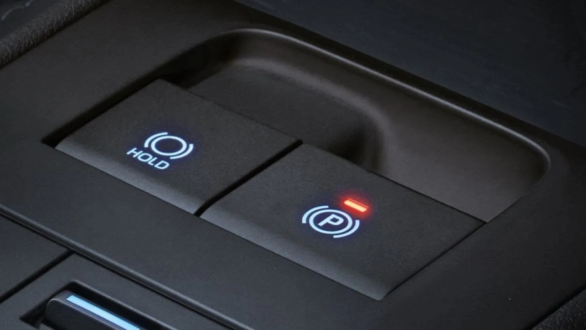 Toyota Harrier EPB system featuring automatic brake hold function with blue and red indicator lights activated