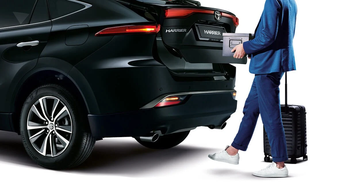 Toyota Harrier is equipped with Kick-sensor Power Back Door