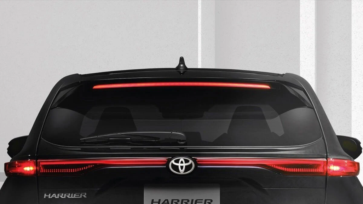 Toyota Harrier with Rear LED Combination Lights