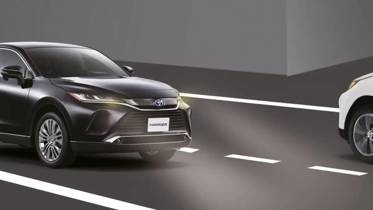 Toyota Harrier showcasing Adaptive High Beam System with intelligent headlight projection and road illumination
