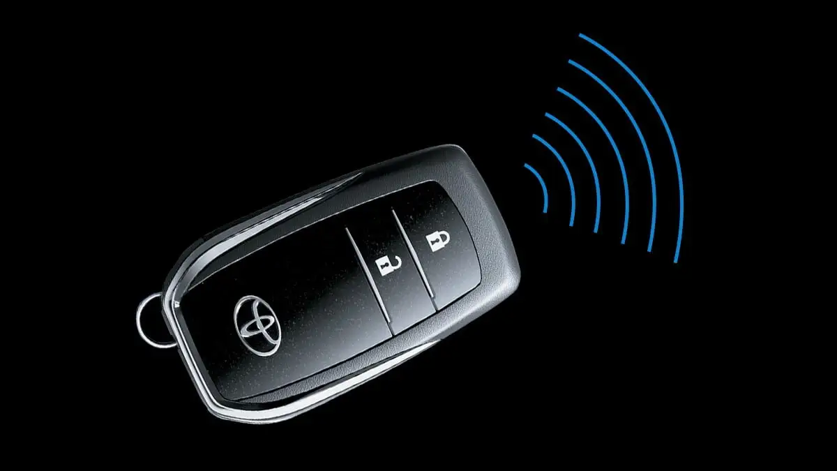 Hilux Security System with remote access and alarm indicator