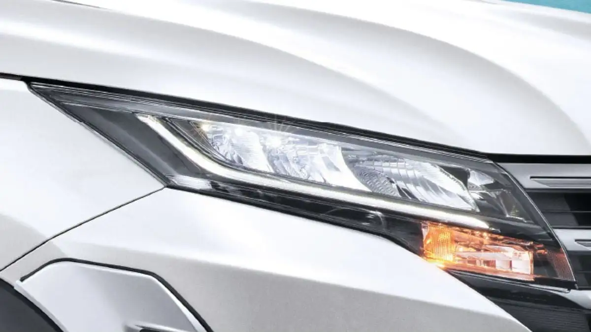 Toyota Rush exterior design featuring LED Smoke Headlamps with Front Fog Lamps