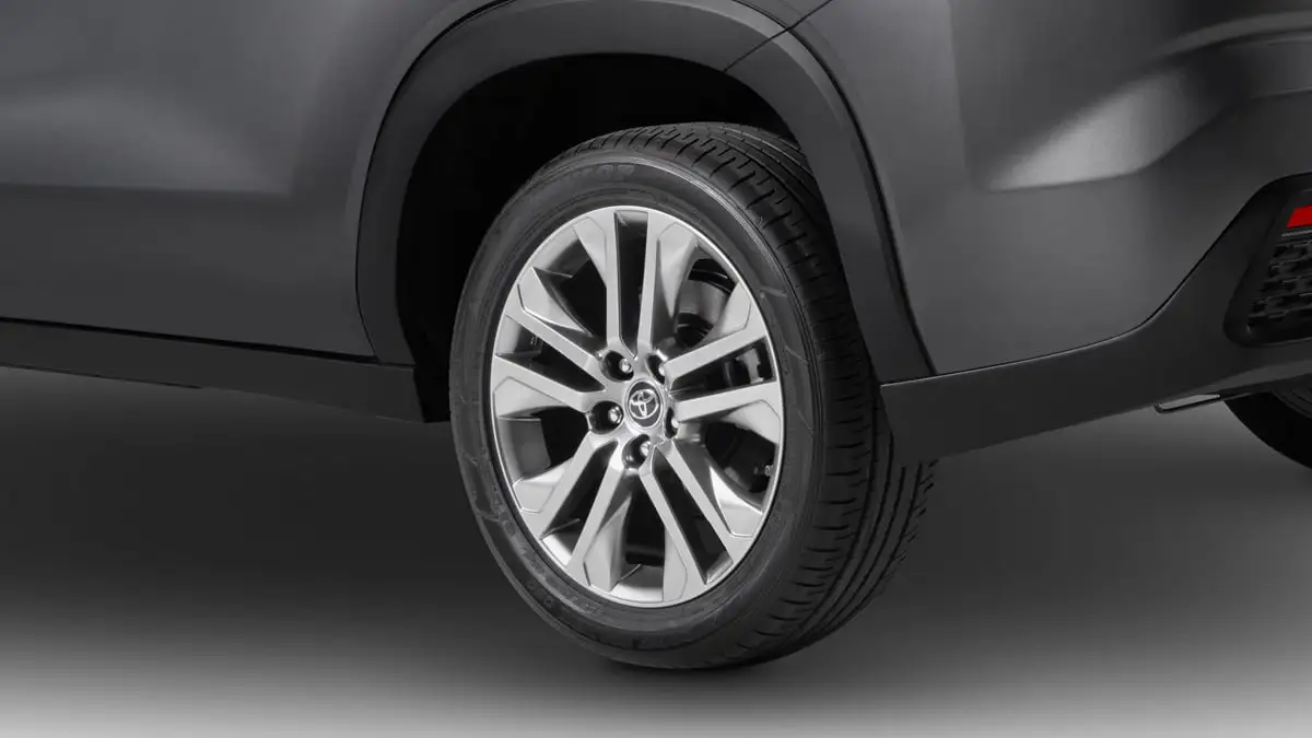 Toyota Innova Zenix with silver-painted 18” alloy wheels for a striking look on the road.