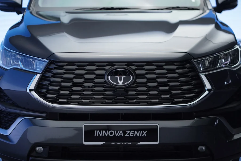 Toyota Innova Zenix front grille with honeycomb mesh design and LED headlights showcasing premium styling