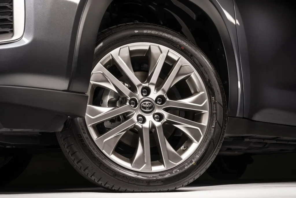 Toyota Innova Zenix alloy wheel design featuring multi-spoke pattern and premium automotive styling
