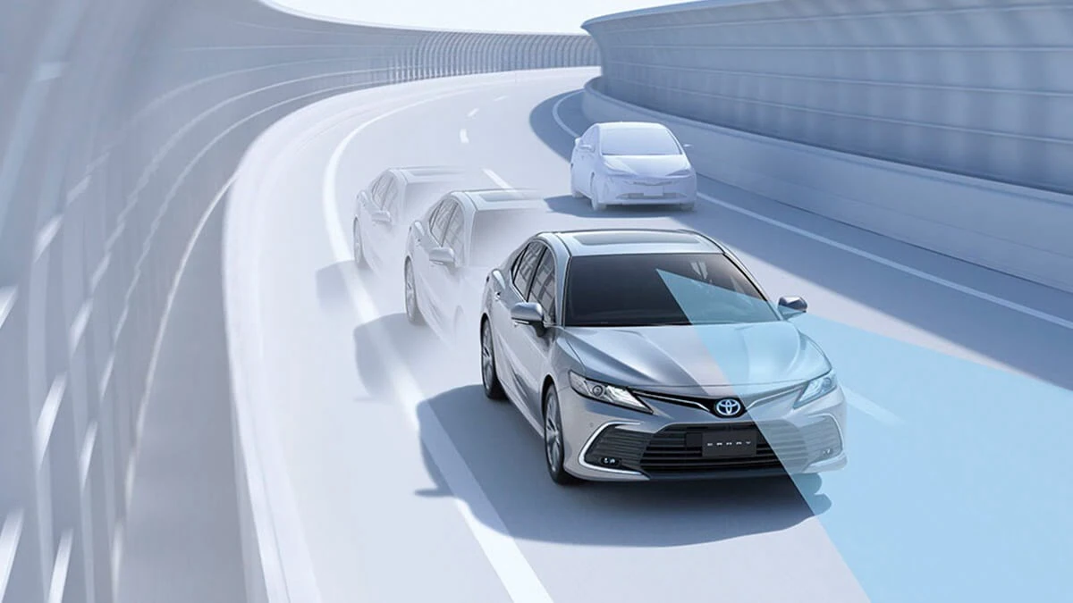 Toyota Camry Safety Sense Lane Departure Alert (LDA)