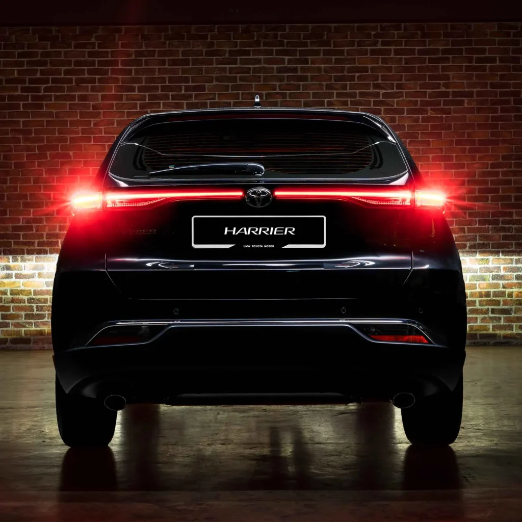Back end of Toyota Harrier displaying connected taillight design and premium rear styling with license plate